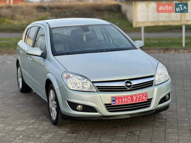 Серый Опель Астра, объемом двигателя 1.6 л и пробегом 240 тыс. км за 5500 $, фото 5 на Automoto.ua