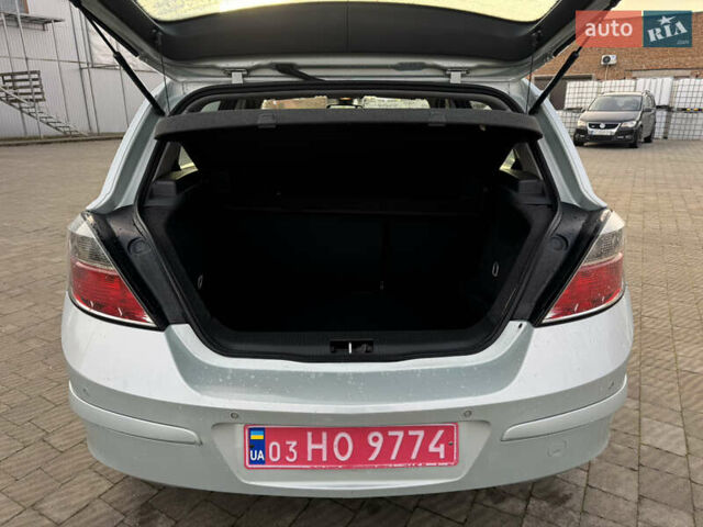 Серый Опель Астра, объемом двигателя 1.6 л и пробегом 240 тыс. км за 5500 $, фото 33 на Automoto.ua