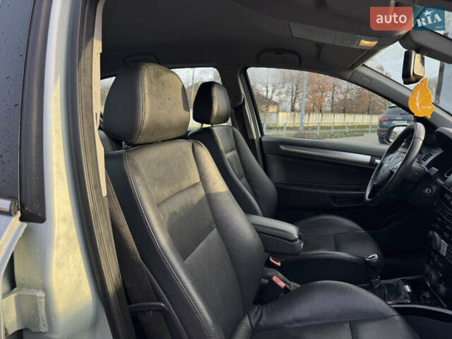 Серый Опель Астра, объемом двигателя 1.6 л и пробегом 240 тыс. км за 5500 $, фото 22 на Automoto.ua