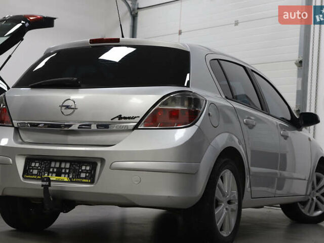 Серый Опель Астра, объемом двигателя 1.7 л и пробегом 144 тыс. км за 5900 $, фото 3 на Automoto.ua
