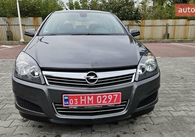 Серый Опель Астра, объемом двигателя 1.8 л и пробегом 211 тыс. км за 6350 $, фото 74 на Automoto.ua