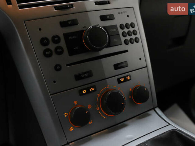 Серый Опель Астра, объемом двигателя 1.7 л и пробегом 144 тыс. км за 5900 $, фото 87 на Automoto.ua