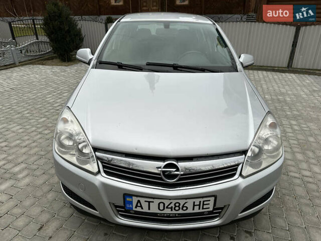 Серый Опель Астра, объемом двигателя 1.25 л и пробегом 194 тыс. км за 3700 $, фото 7 на Automoto.ua