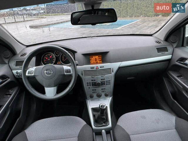 Серый Опель Астра, объемом двигателя 1.6 л и пробегом 53 тыс. км за 6100 $, фото 61 на Automoto.ua