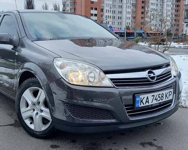 Серый Опель Астра, объемом двигателя 1.4 л и пробегом 274 тыс. км за 5000 $, фото 3 на Automoto.ua