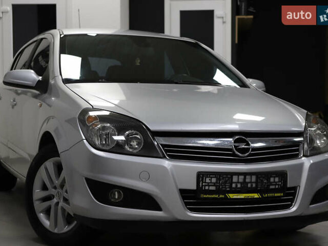 Серый Опель Астра, объемом двигателя 1.7 л и пробегом 144 тыс. км за 5900 $, фото 17 на Automoto.ua