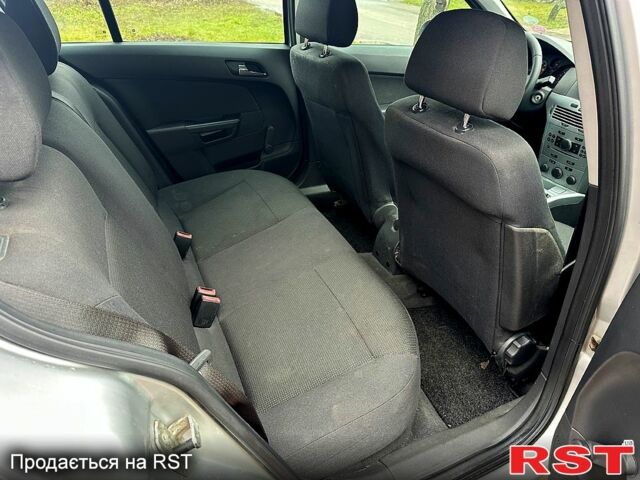 Серый Опель Астра, объемом двигателя 1.6 л и пробегом 250 тыс. км за 4199 $, фото 7 на Automoto.ua