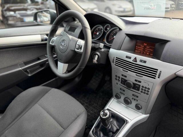 Серый Опель Астра, объемом двигателя 1.7 л и пробегом 241 тыс. км за 5600 $, фото 16 на Automoto.ua