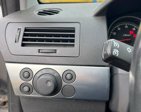 Сірий Опель Астра, об'ємом двигуна 1.8 л та пробігом 200 тис. км за 5200 $, фото 7 на Automoto.ua