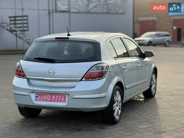 Серый Опель Астра, объемом двигателя 1.6 л и пробегом 240 тыс. км за 5500 $, фото 13 на Automoto.ua