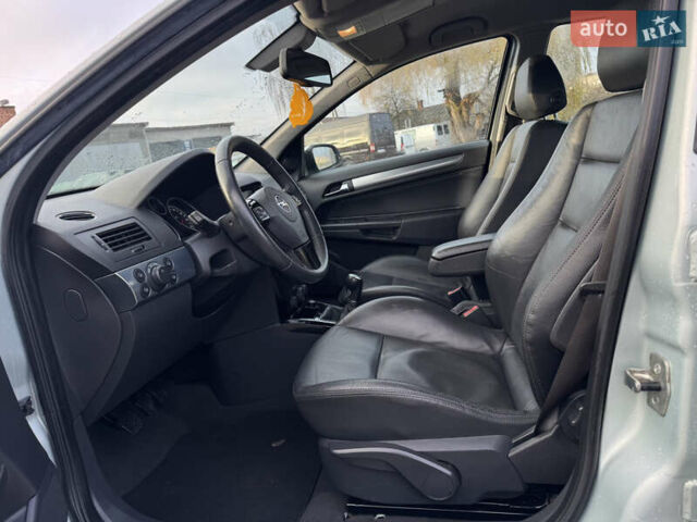 Серый Опель Астра, объемом двигателя 1.6 л и пробегом 240 тыс. км за 5500 $, фото 17 на Automoto.ua