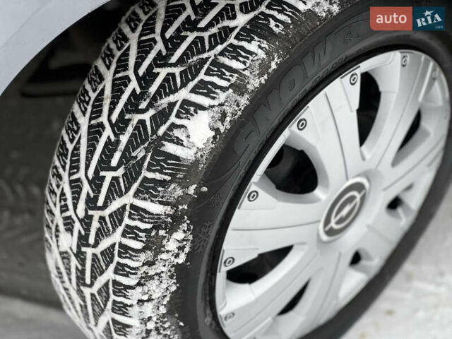 Сірий Опель Астра, об'ємом двигуна 1.4 л та пробігом 281 тис. км за 3200 $, фото 29 на Automoto.ua