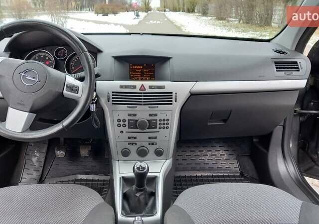 Серый Опель Астра, объемом двигателя 1.4 л и пробегом 274 тыс. км за 5000 $, фото 13 на Automoto.ua