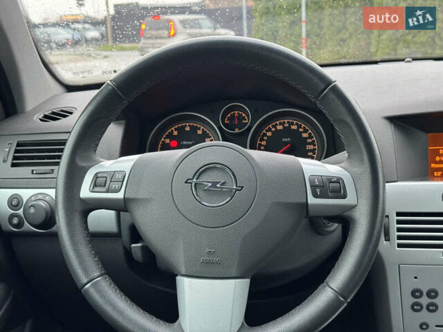 Серый Опель Астра, объемом двигателя 1.6 л и пробегом 51 тыс. км за 6900 $, фото 68 на Automoto.ua