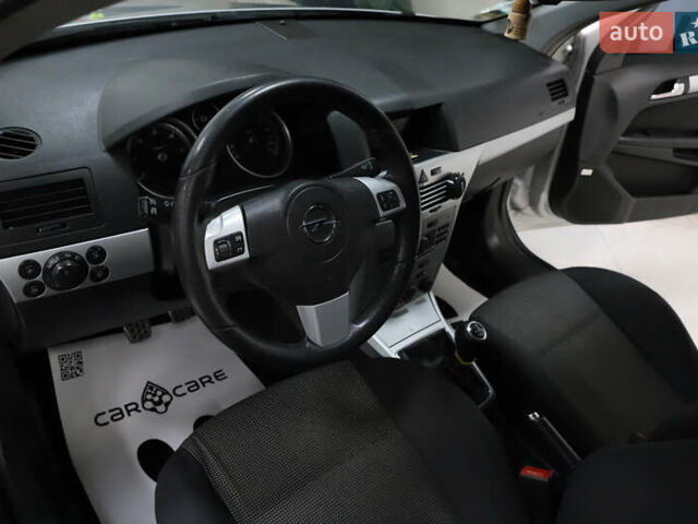 Серый Опель Астра, объемом двигателя 1.7 л и пробегом 144 тыс. км за 5900 $, фото 60 на Automoto.ua