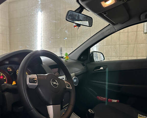 Опель Астра 2010 в Коломые на Automoto.ua Серый Опель Астра, объемом двигателя 1.25 л и пробегом 302 тыс. км за 4800 $, фото 7 на Automoto.ua