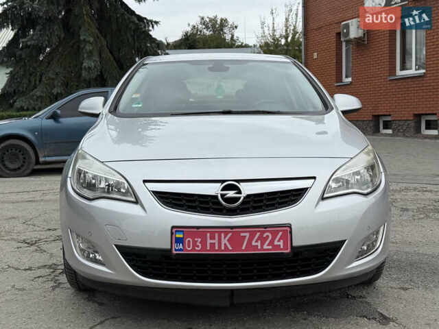 Сірий Опель Астра, об'ємом двигуна 1.6 л та пробігом 157 тис. км за 8000 $, фото 2 на Automoto.ua