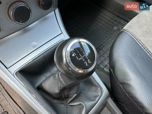 Серый Опель Астра, объемом двигателя 1.4 л и пробегом 178 тыс. км за 5500 $, фото 27 на Automoto.ua