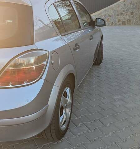 Серый Опель Астра, объемом двигателя 1.6 л и пробегом 132 тыс. км за 4500 $, фото 6 на Automoto.ua