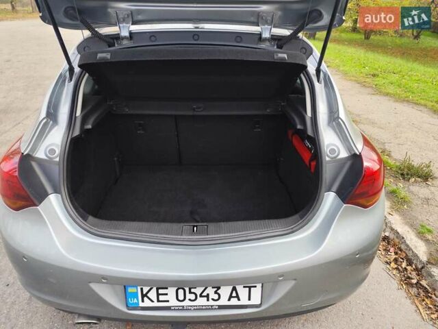 Серый Опель Астра, объемом двигателя 1.4 л и пробегом 170 тыс. км за 7500 $, фото 2 на Automoto.ua