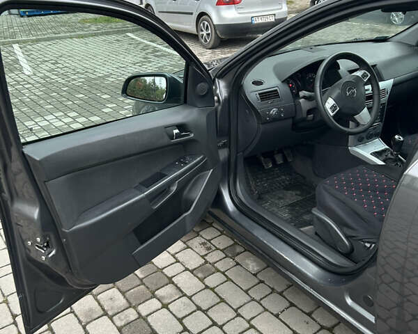 Серый Опель Астра, объемом двигателя 1.3 л и пробегом 305 тыс. км за 4800 $, фото 8 на Automoto.ua