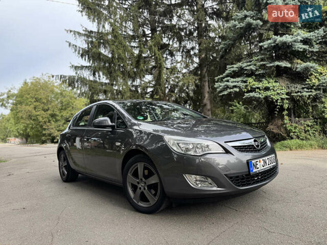 Серый Опель Астра, объемом двигателя 1.6 л и пробегом 187 тыс. км за 6900 $, фото 4 на Automoto.ua