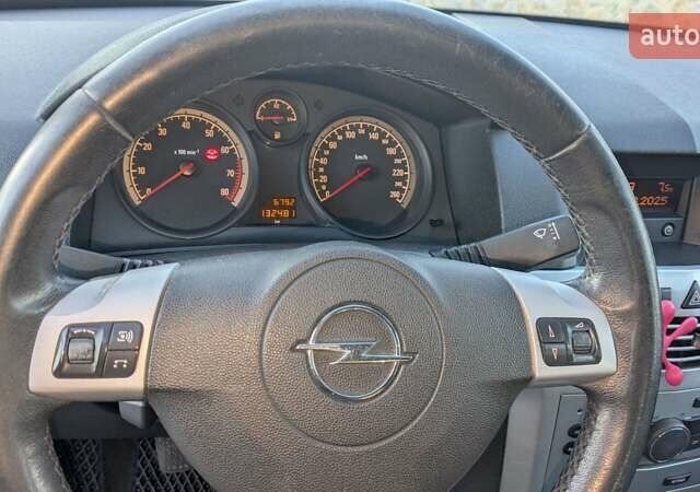 Серый Опель Астра, объемом двигателя 1.6 л и пробегом 132 тыс. км за 4500 $, фото 13 на Automoto.ua