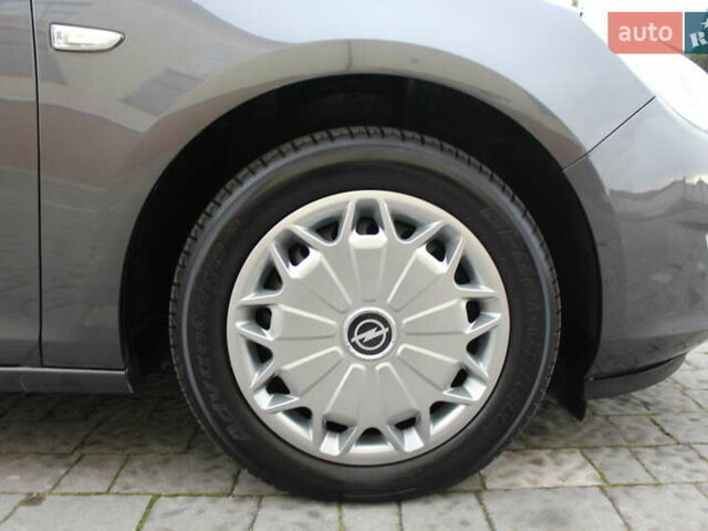 Серый Опель Астра, объемом двигателя 1.6 л и пробегом 193 тыс. км за 5890 $, фото 96 на Automoto.ua