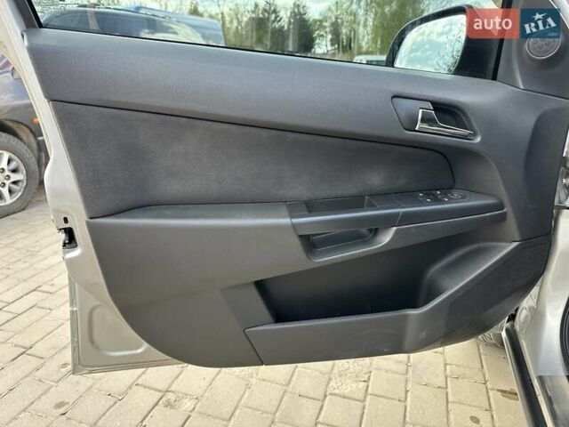 Серый Опель Астра, объемом двигателя 1.4 л и пробегом 178 тыс. км за 5500 $, фото 23 на Automoto.ua