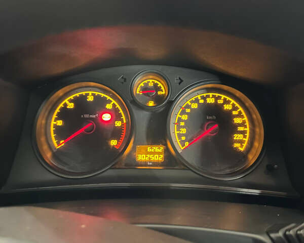 Опель Астра 2010 в Коломые на Automoto.ua Серый Опель Астра, объемом двигателя 1.25 л и пробегом 302 тыс. км за 4800 $, фото 5 на Automoto.ua