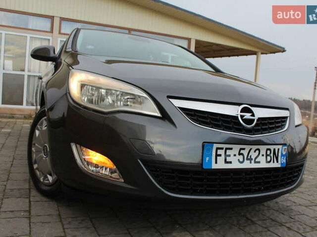 Серый Опель Астра, объемом двигателя 1.6 л и пробегом 193 тыс. км за 5890 $, фото 4 на Automoto.ua
