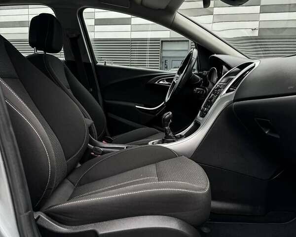 Опель Астра 2010 в Черкассах на Automoto.ua Серый Опель Астра, объемом двигателя 1.6 л и пробегом 190 тыс. км за 6999 $, фото 4 на Automoto.ua
