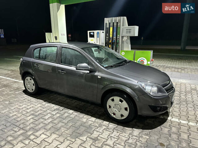 Серый Опель Астра, объемом двигателя 1.25 л и пробегом 303 тыс. км за 3500 $, фото 5 на Automoto.ua