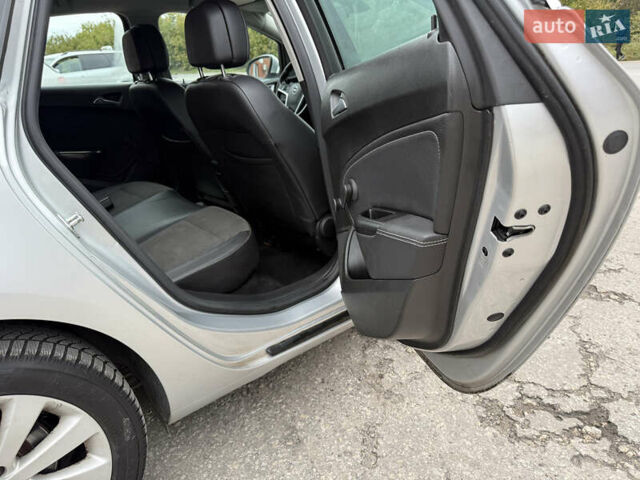 Сірий Опель Астра, об'ємом двигуна 1.6 л та пробігом 157 тис. км за 8000 $, фото 18 на Automoto.ua