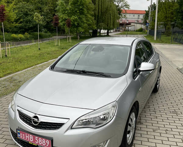 Сірий Опель Астра, об'ємом двигуна 1.6 л та пробігом 161 тис. км за 8199 $, фото 1 на Automoto.ua