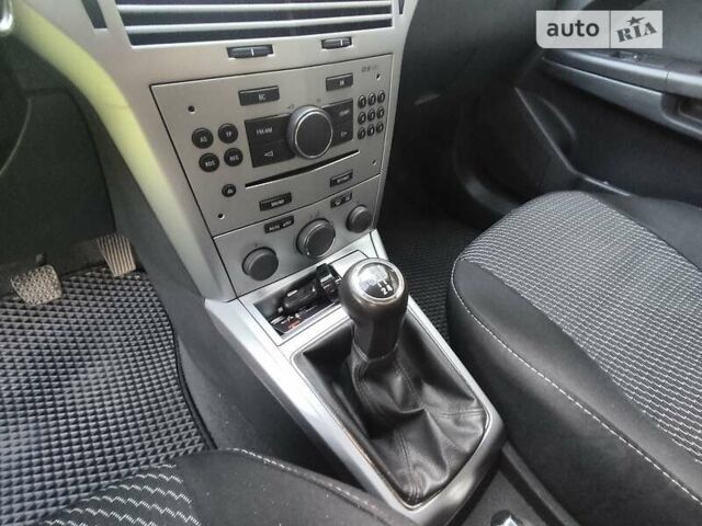 Опель Астра 2010 в Ужгороде на Automoto.ua Серый Опель Астра, объемом двигателя 1.4 л и пробегом 172 тыс. км за 5300 $, фото 4 на Automoto.ua