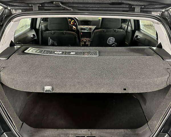 Опель Астра 2010 в Коломые на Automoto.ua Серый Опель Астра, объемом двигателя 1.25 л и пробегом 302 тыс. км за 4800 $, фото 1 на Automoto.ua