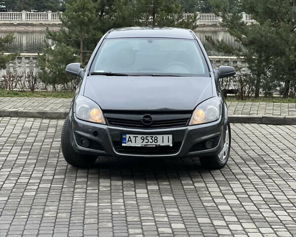 Серый Опель Астра, объемом двигателя 1.3 л и пробегом 305 тыс. км за 4800 $, фото 2 на Automoto.ua