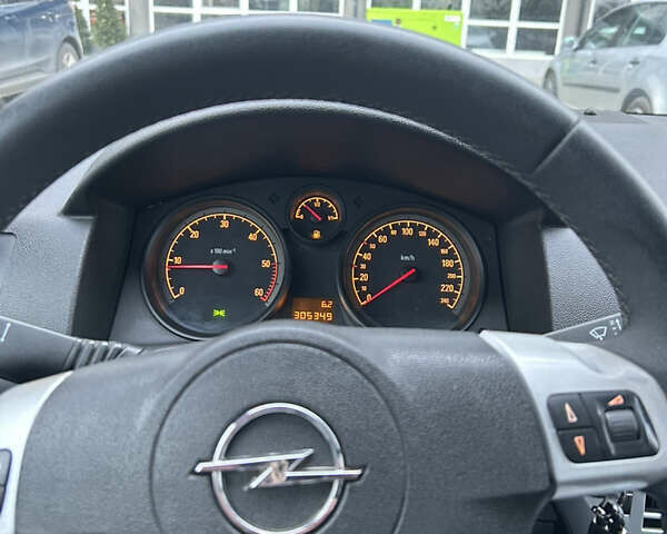 Серый Опель Астра, объемом двигателя 1.3 л и пробегом 305 тыс. км за 4800 $, фото 11 на Automoto.ua