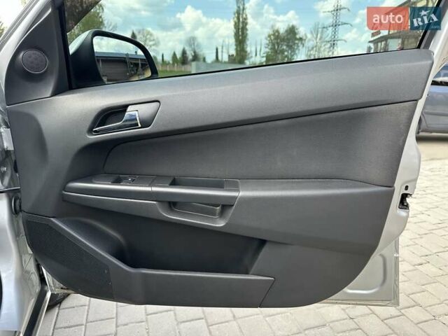 Серый Опель Астра, объемом двигателя 1.4 л и пробегом 178 тыс. км за 5500 $, фото 41 на Automoto.ua