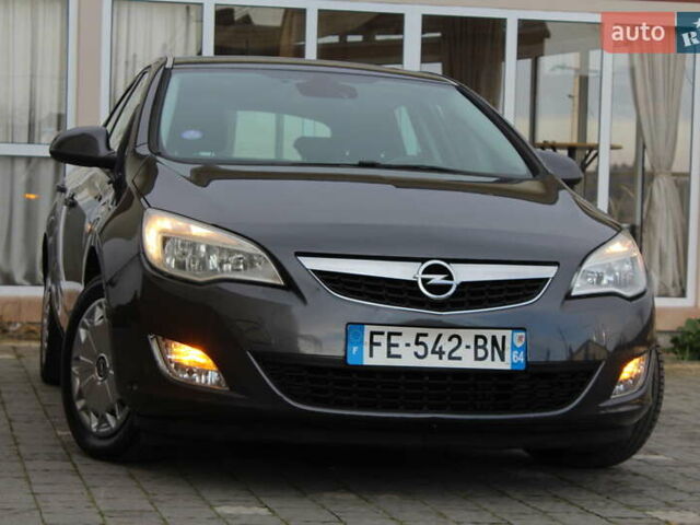 Серый Опель Астра, объемом двигателя 1.6 л и пробегом 193 тыс. км за 5890 $, фото 4 на Automoto.ua