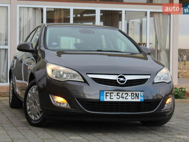 Серый Опель Астра, объемом двигателя 1.6 л и пробегом 193 тыс. км за 5890 $, фото 1 на Automoto.ua