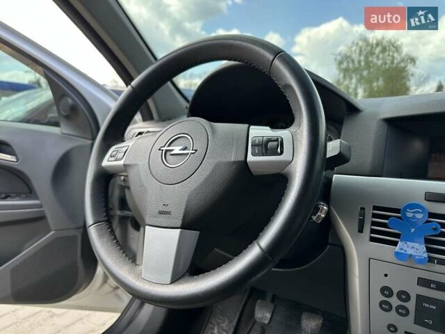 Серый Опель Астра, объемом двигателя 1.4 л и пробегом 178 тыс. км за 5500 $, фото 38 на Automoto.ua