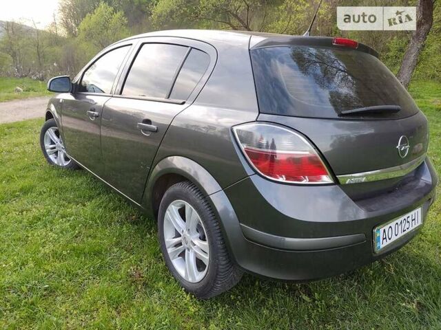 Опель Астра 2010 в Ужгороде на Automoto.ua Серый Опель Астра, объемом двигателя 1.4 л и пробегом 172 тыс. км за 5300 $, фото 2 на Automoto.ua