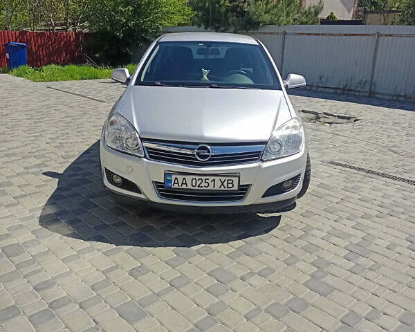 Серый Опель Астра, объемом двигателя 1.6 л и пробегом 97 тыс. км за 5500 $, фото 4 на Automoto.ua