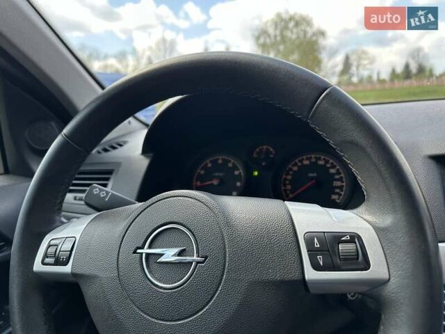 Серый Опель Астра, объемом двигателя 1.4 л и пробегом 178 тыс. км за 5500 $, фото 45 на Automoto.ua