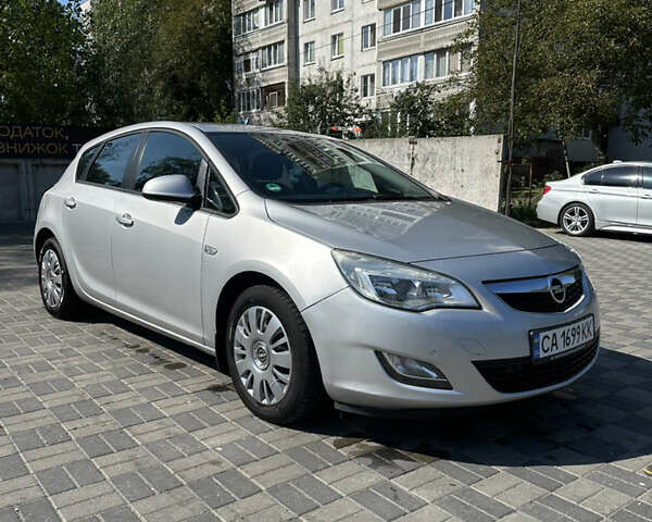 Серый Опель Астра, объемом двигателя 1.6 л и пробегом 236 тыс. км за 6700 $, фото 1 на Automoto.ua