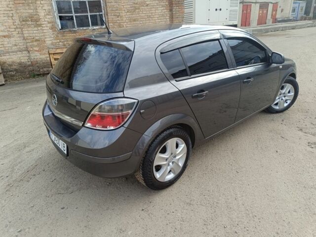 Серый Опель Астра, объемом двигателя 1.7 л и пробегом 380 тыс. км за 5500 $, фото 3 на Automoto.ua