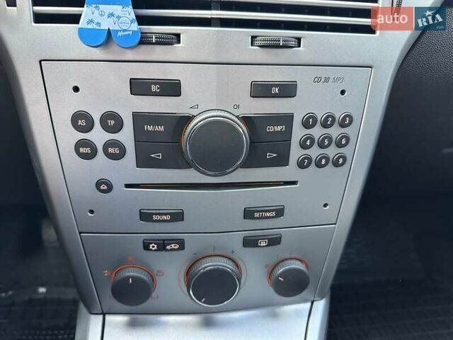 Серый Опель Астра, объемом двигателя 1.4 л и пробегом 178 тыс. км за 5500 $, фото 46 на Automoto.ua