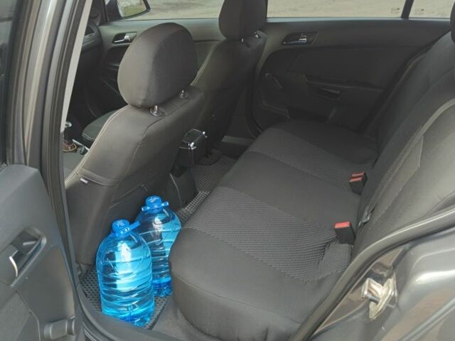 Серый Опель Астра, объемом двигателя 1.7 л и пробегом 380 тыс. км за 5500 $, фото 8 на Automoto.ua